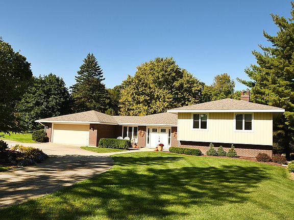 3rd image of 900 Ironwood Dr