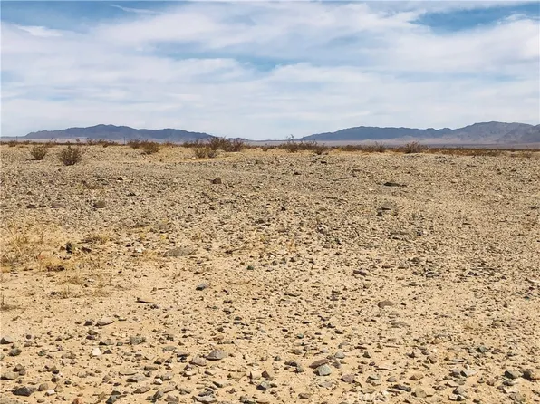 5 Raymond Dr, Twentynine Palms, CA 92277