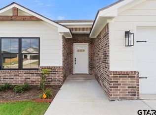 16414 Crossing Cir, Lindale, TX 75771