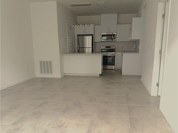 3rd image of 901 Yuma Ave #807