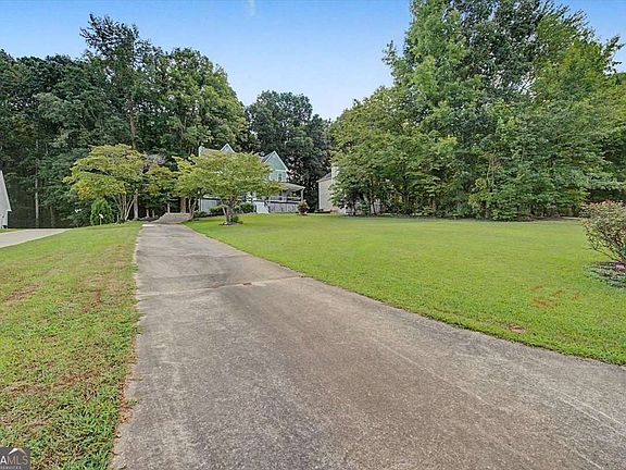 3rd image of 176 Cumberland Way
