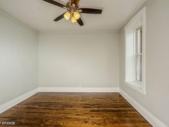 4th image of 2045 N Winchester Ave #1E