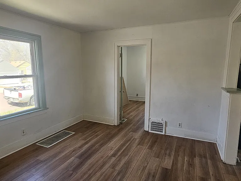 222 N Grange Ave — Photo 2