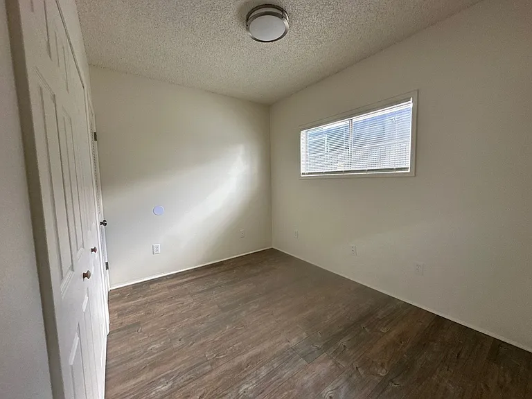 2160 Arthur St — Photo 10