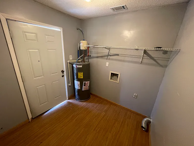 7500 Newcombe Dr — Photo 11