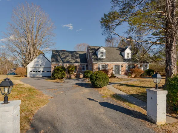 203 Johnstone St, Lexington, VA 24450