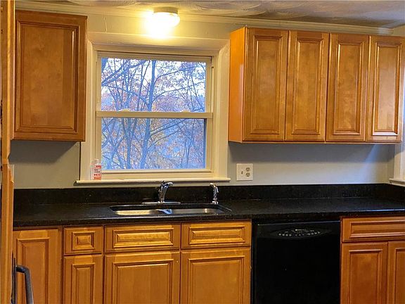 3rd image of 293 Saint Paul St