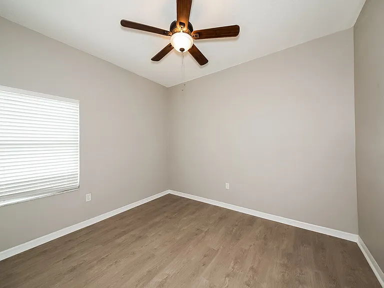 944 Springwood Cir — Photo 13