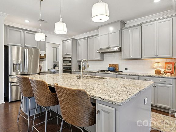 2nd image of 3019 Sterling Dr