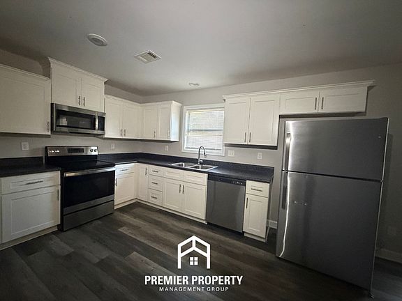 4th image of 110 Castlebar Cir