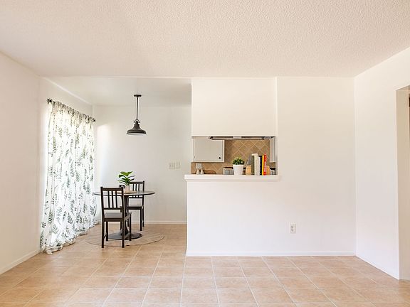 4th image of 460 Vista Ave APT A