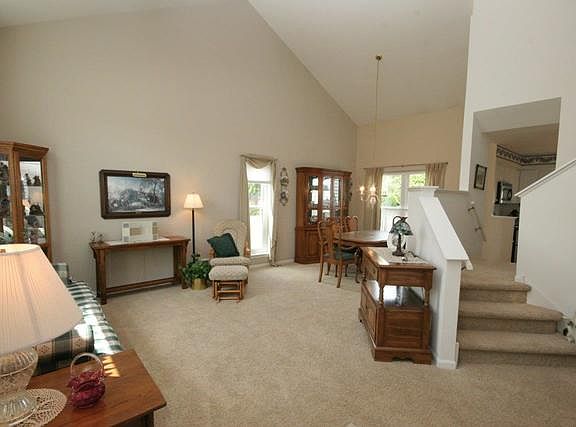 3rd image of 2923 Deerpath Ln