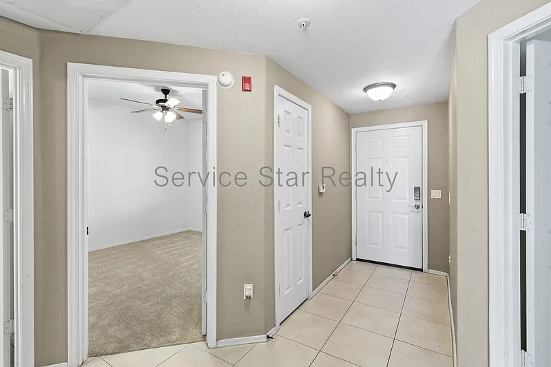 920 E Devonshire Ave — Photo 4