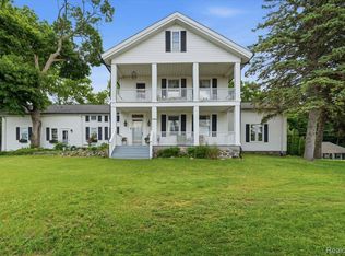 549 Grixdale Ln, Waterford, MI 48328