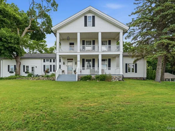 549 Grixdale Ln, Waterford, MI 48328
