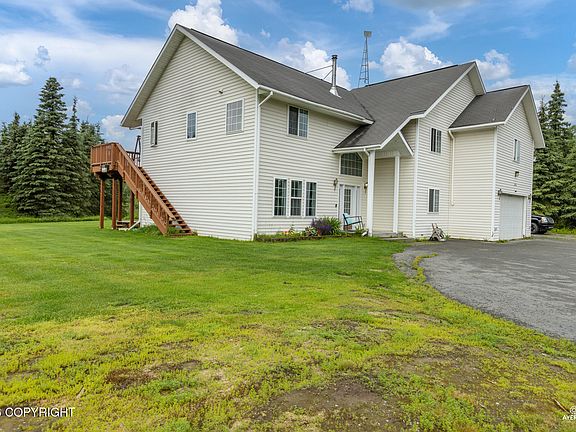 5th image of 403 Highbush Ln