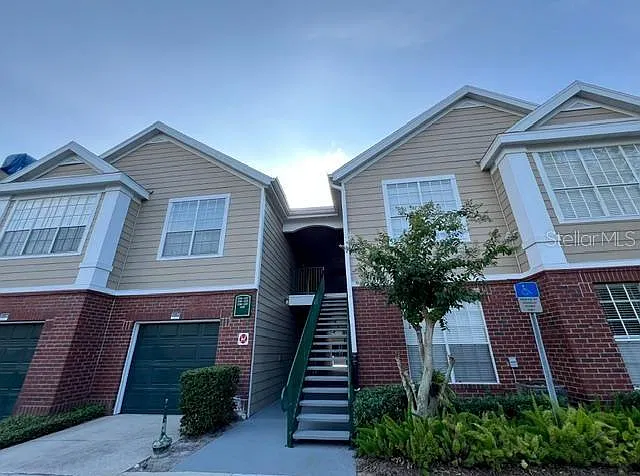 2 bed, 2.0 bath, 1044 sqft, $1,795 — Photo 1