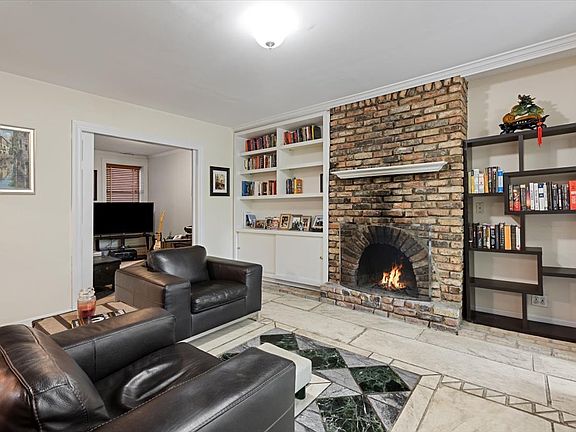 5th image of 824 W Oakdale Ave #G