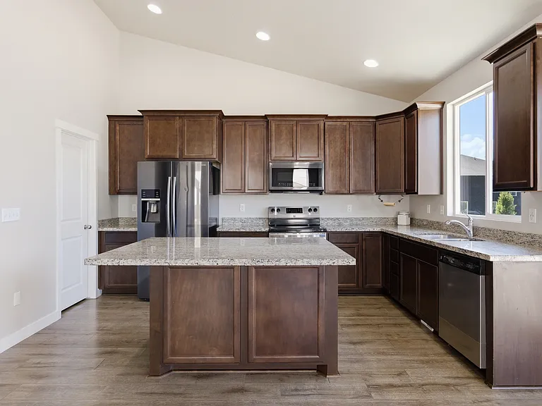 312 W Sapphire Dr — Photo 6