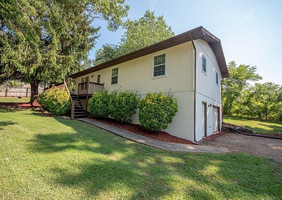 1st image of 36 Oakwood Dr