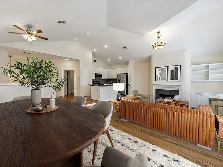 9829 Riddlelink Ln — Photo 3