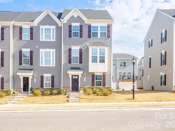 2102 Trout Lily Ln, Matthews, NC 28104