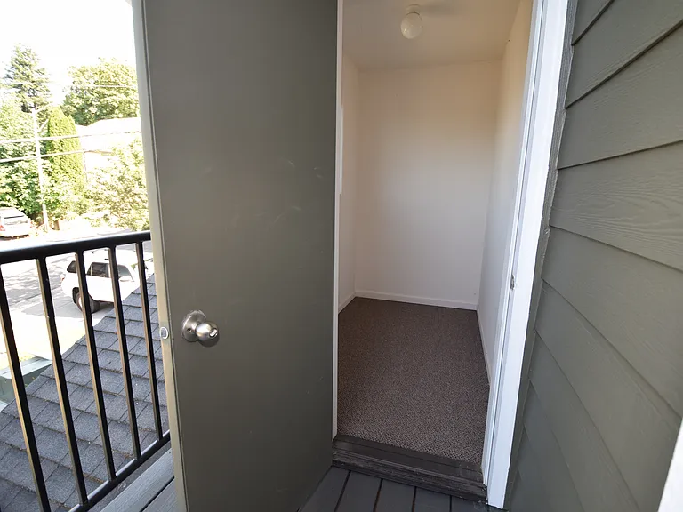 207 SE Harlow Ave — Photo 35