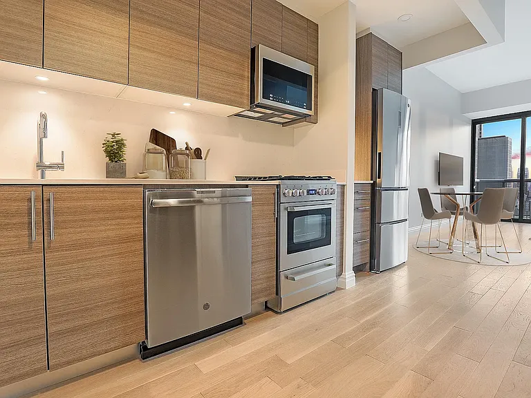 235 W 48th St #12K — Photo 2