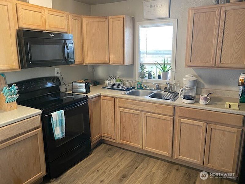 2nd image of 4016 Sandy Street NE