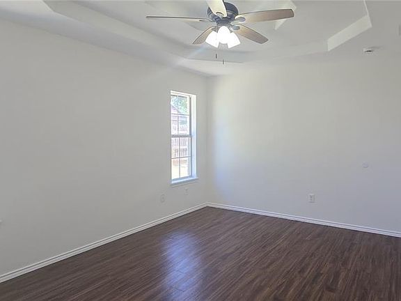5th image of 2415 Heather Ave