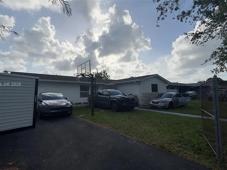20520 SW 117th Ave — Photo 2
