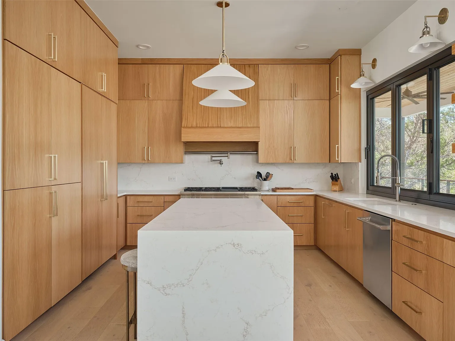 4 bed, 2.0 bath, 2400 sqft, $13,000 — Photo 4