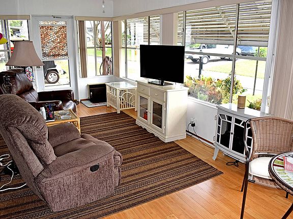 2nd image of 1241 Grove Dr #75