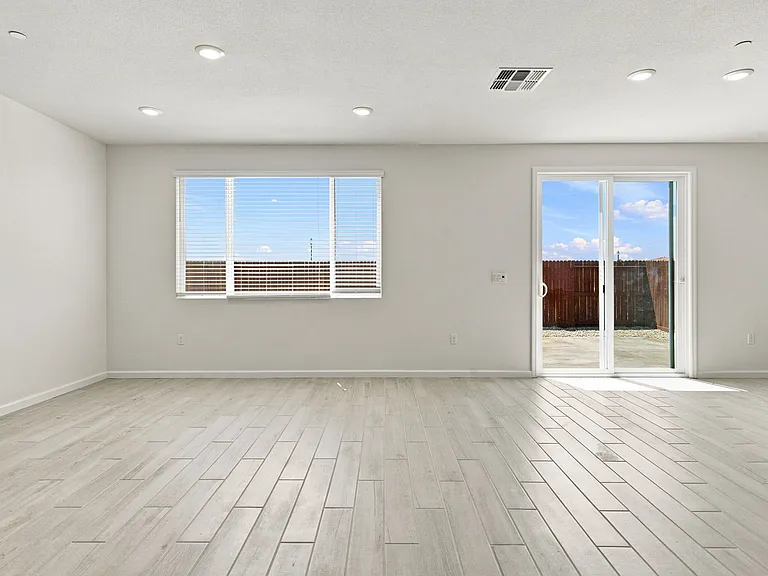 2516 Golden Bear St — Photo 5