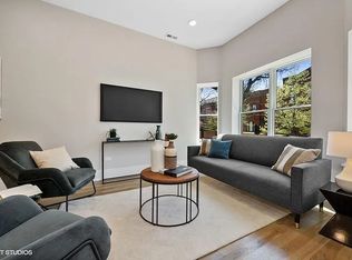 1220 W Flournoy St #3, Chicago, IL 60607