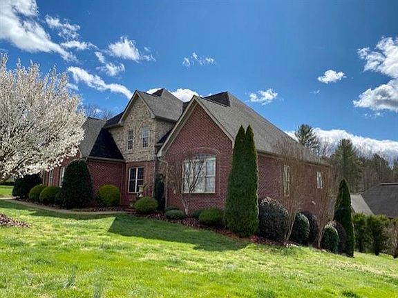 2nd image of 407 Woodridge Dr
