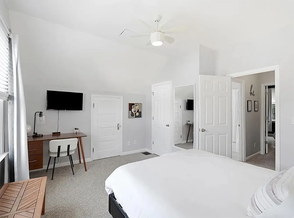 2 bed, $1,000 — Photo 4