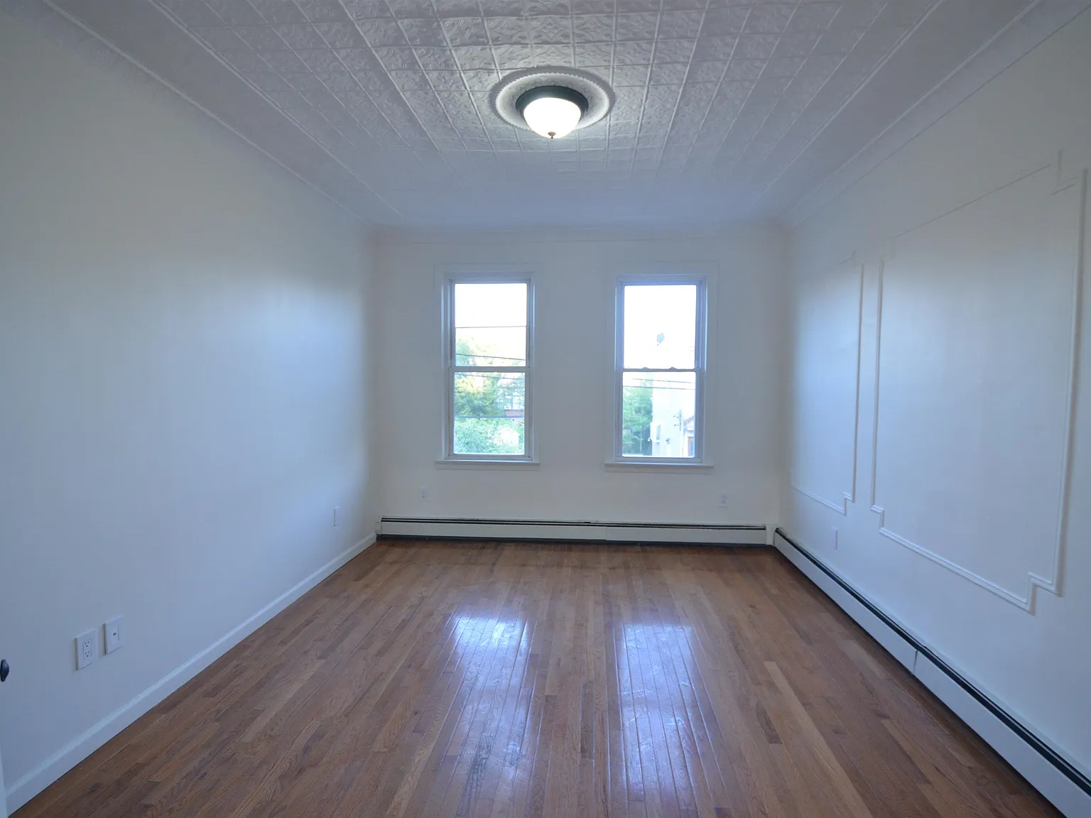 3 bed, 1.0 bath, $2,200 — Photo 1