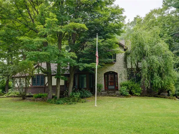 1398 Brace Rd, Victor, NY 14564