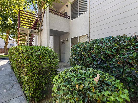 3rd image of 4900 Dover Lane #1309