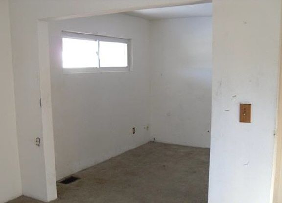5th image of 8828 Desoto Dr