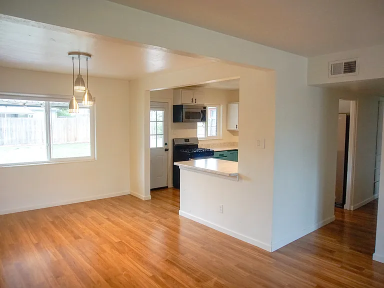 1220 Revere St — Photo 8