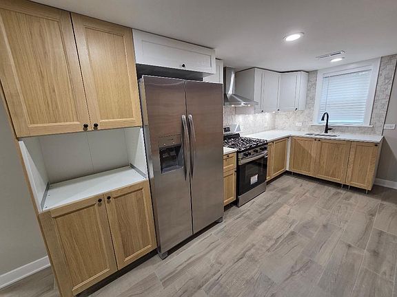 4th image of 2018 S May St #Basement