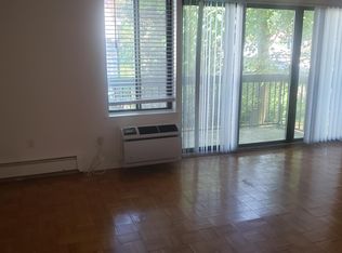 9 Chelsea Pl APT 1C, Great Neck, NY 11021