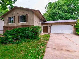 124 Ginger Creek Ct, Bloomington, IL 61704