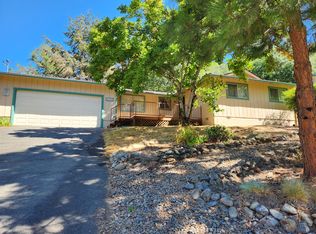 1661 NE Terrace Dr, Grants Pass, OR 97526
