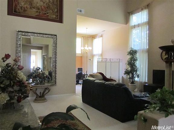 3rd image of 207 Luna Cir
