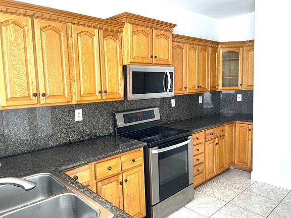 3rd image of 16333 NW 18th St