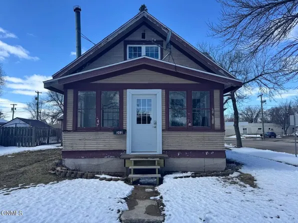 202 4th Ave SW, Jamestown, ND 58401