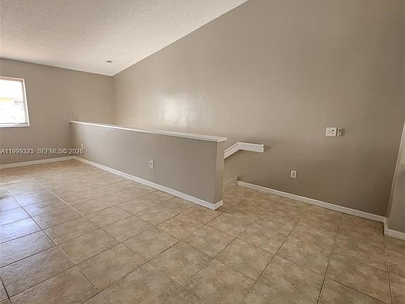3rd image of 2527 W 76th St #208-1